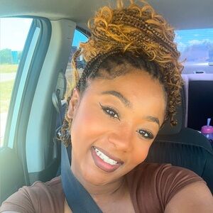 Meet your Posher, Daisha